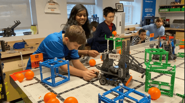 middle-school-students-in-maker-space