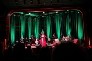 Friends Academy alum, Broadway star, and NYT essayist Melissa Errico ’88 performed her holiday show, The Secret Diary of Mrs. Santa, at the Tilles Center.