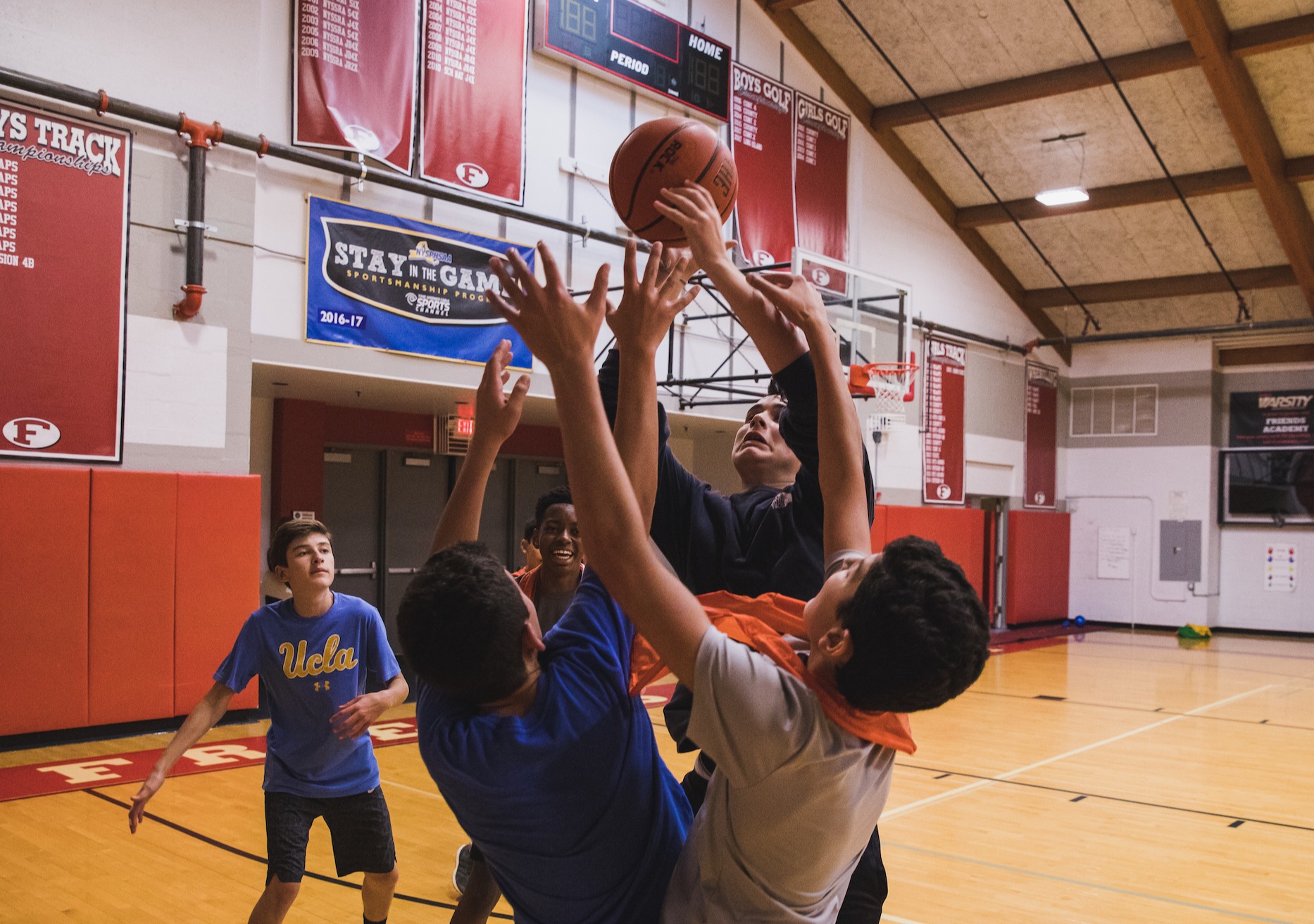 us-students-playing-basketball